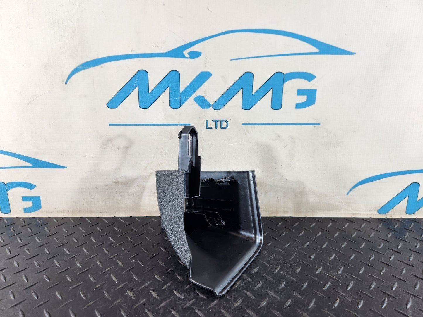 19-ON MERCEDES BENZ B CLASS W247 SEAT GUIDE RAIL COVER REAR RIGHT A2479290200