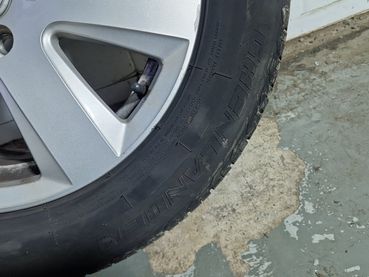 Audi A6 Quattro MK3 (4F)(C6) Alloy Wheel with Tyre 225/55/16 ~4mm 4F0601025AJ