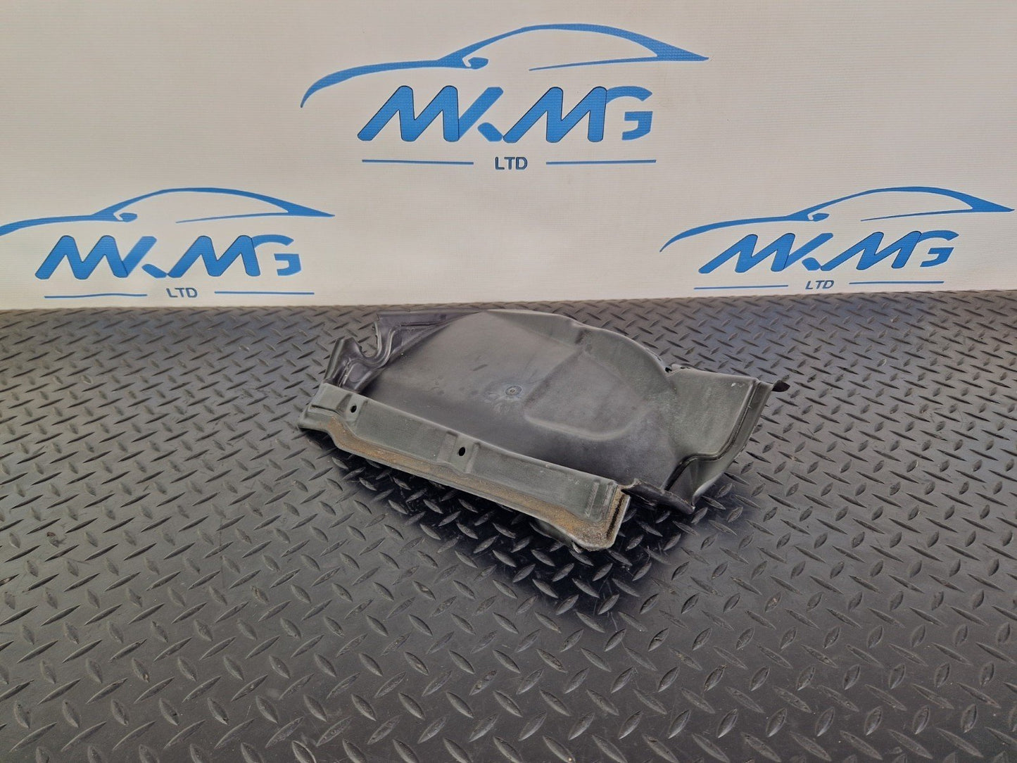 10-13 BMW X5 E70 LCI GENUINE OEM LEFT N/S WHEELHOUSE COVER TRIM 7161745
