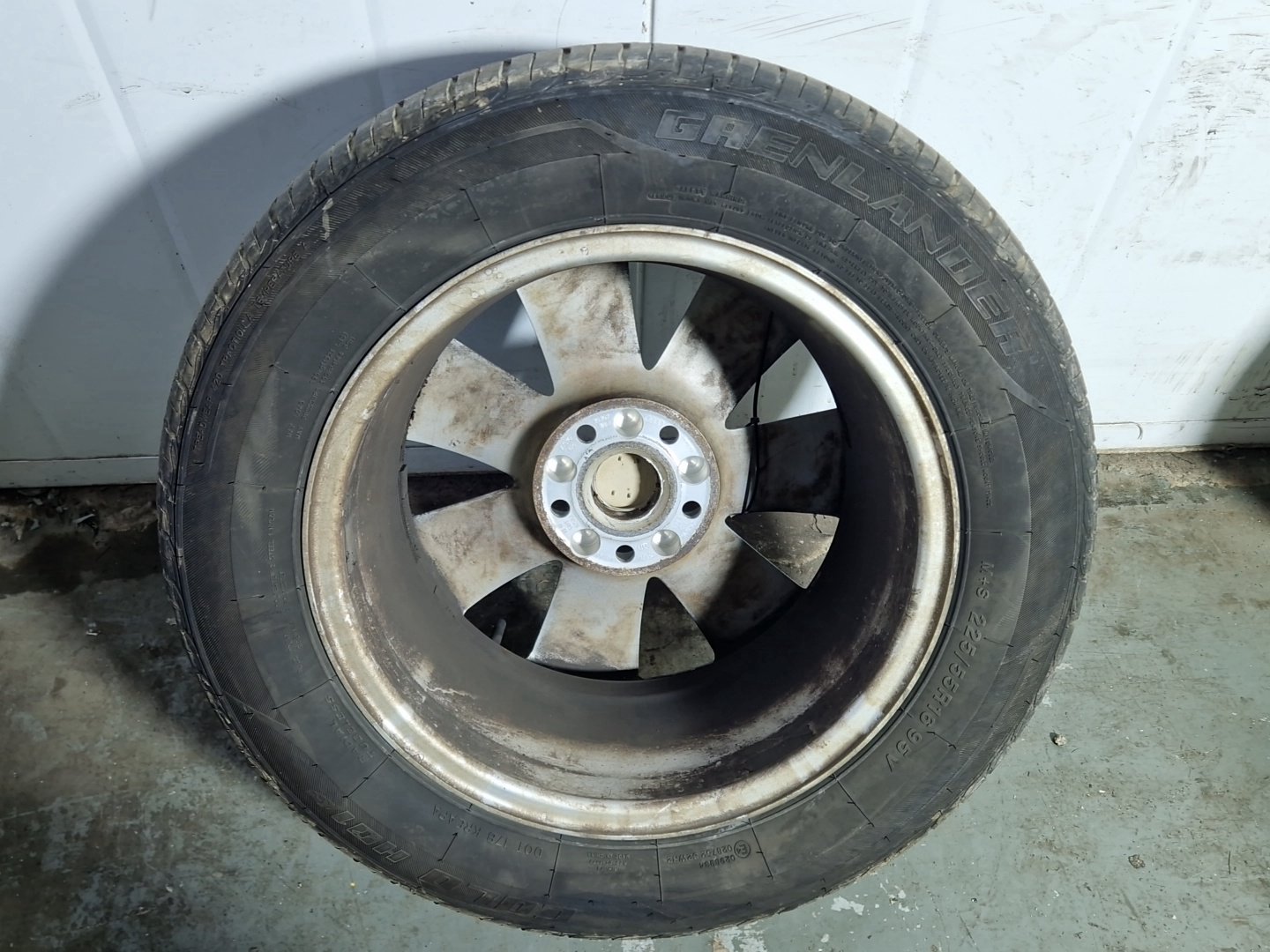Audi A6 Quattro MK3 (4F)(C6) Alloy Wheel with Tyre 225/55/16 ~4mm 4F0601025AJ