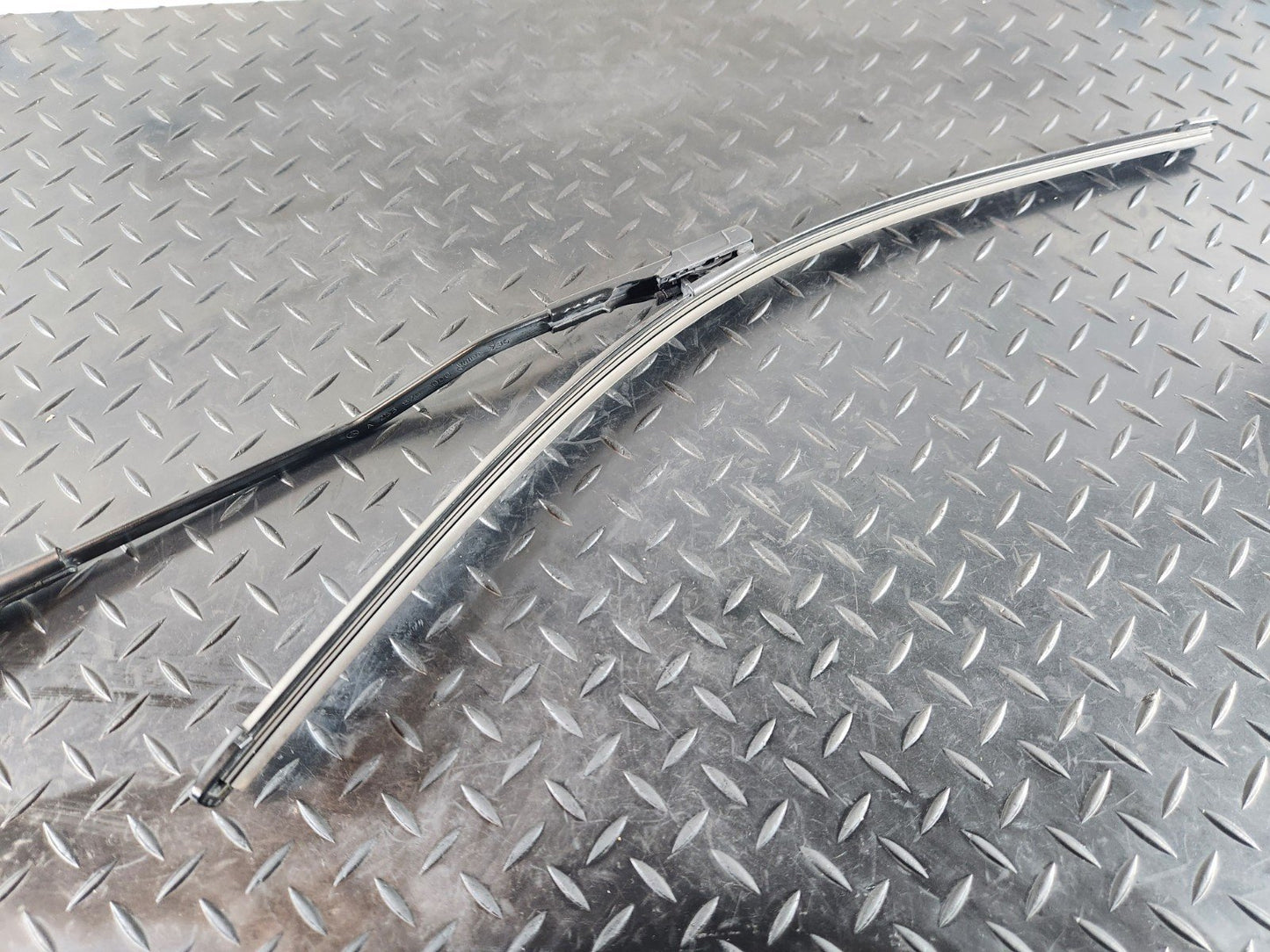 16-22 MERCEDES BENZ X253 O/S RIGHT FRONT WIPER ARM A2538203000
