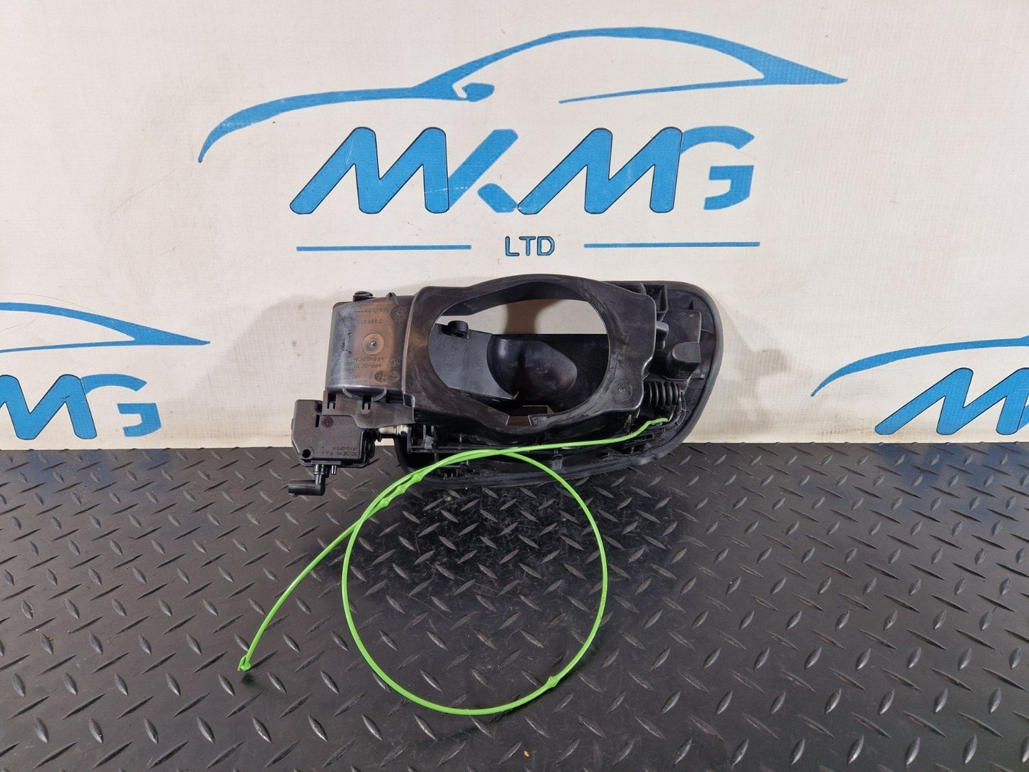 11-18 BMW 6 SERIES F13 FUEL FILLER FLAP CARRIER INSERT MOUNT 7228213