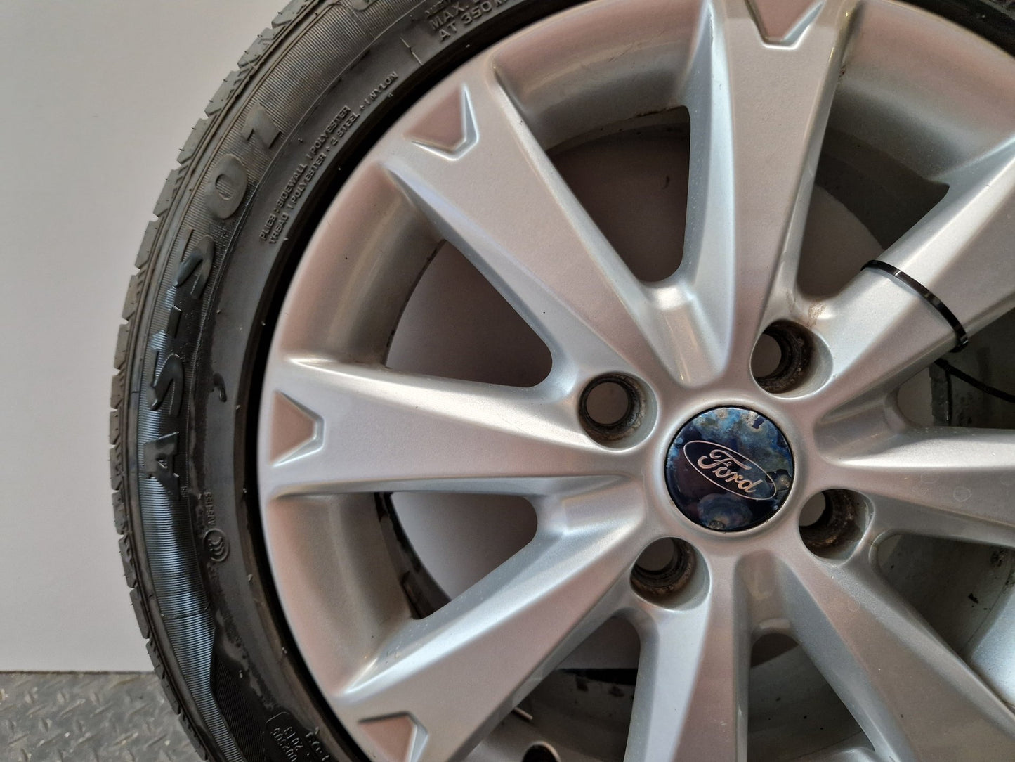 Ford Fiesta MK7 15" Alloy Wheel with Tyre 195/50/15 ~6mm 8V21-1007-GA