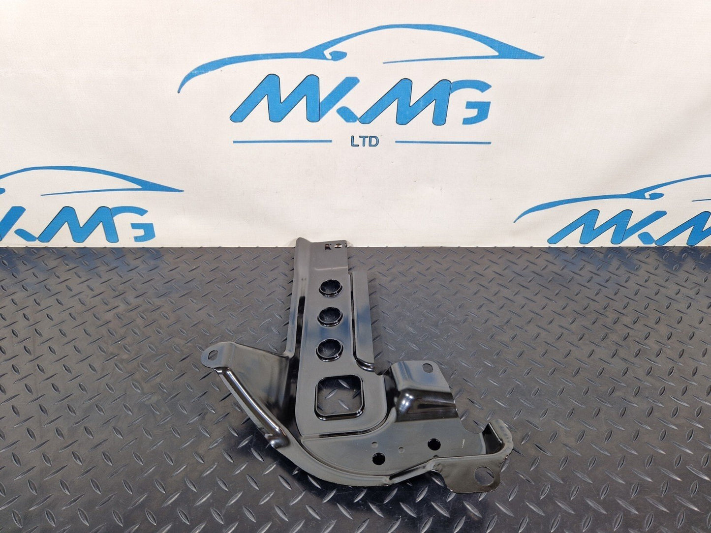 14-21 MERCEDES BENZ W205 OEM BOOT TRUNK FLOOR LEFT SUPPORT BRACKET A2056100102