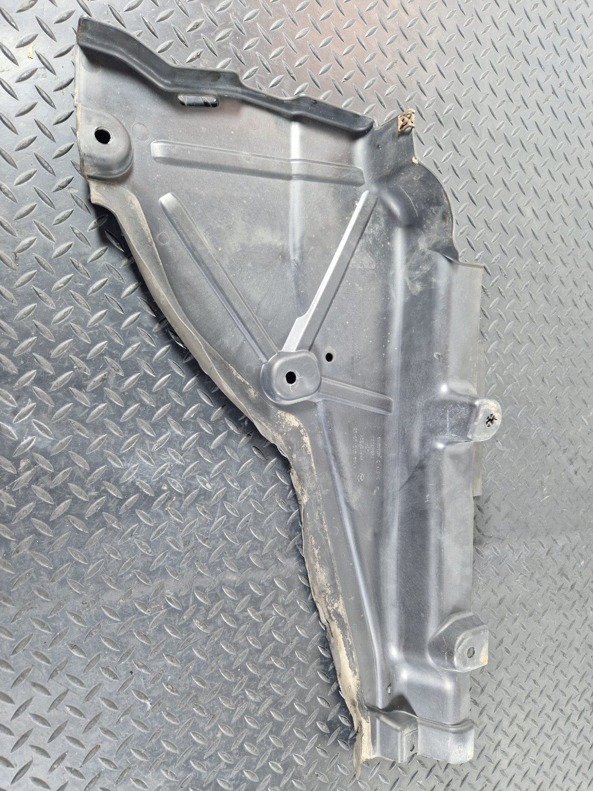 11-19 MERCEDES BENZ ML W166 LEFT REAR UNDERTRAY SPLASH GUARD COVER A1666100008