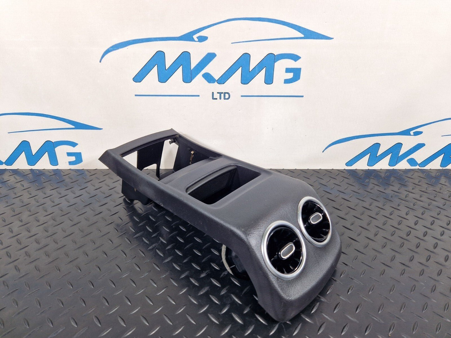 19-ON MERCEDES BENZ B CLASS W247 REAR CENTER CONSOLE TRIM & AIR VENT A2476803001