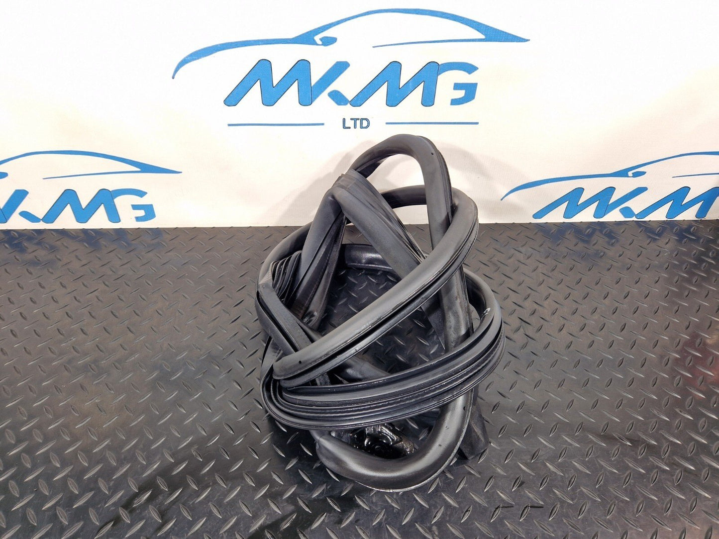 16-23 AUDI S5 COUPE GENUINE FRONT LEFT PASSENGER SIDE DOOR RUBBER SEAL 8W6831707