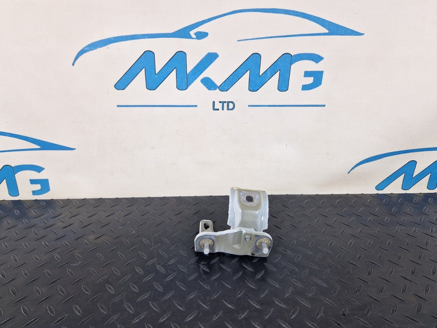 12-18 BMW 3 SERIES F30 F31 LCI REAR BOOT HINGE BRACKET MOUNT 7270077