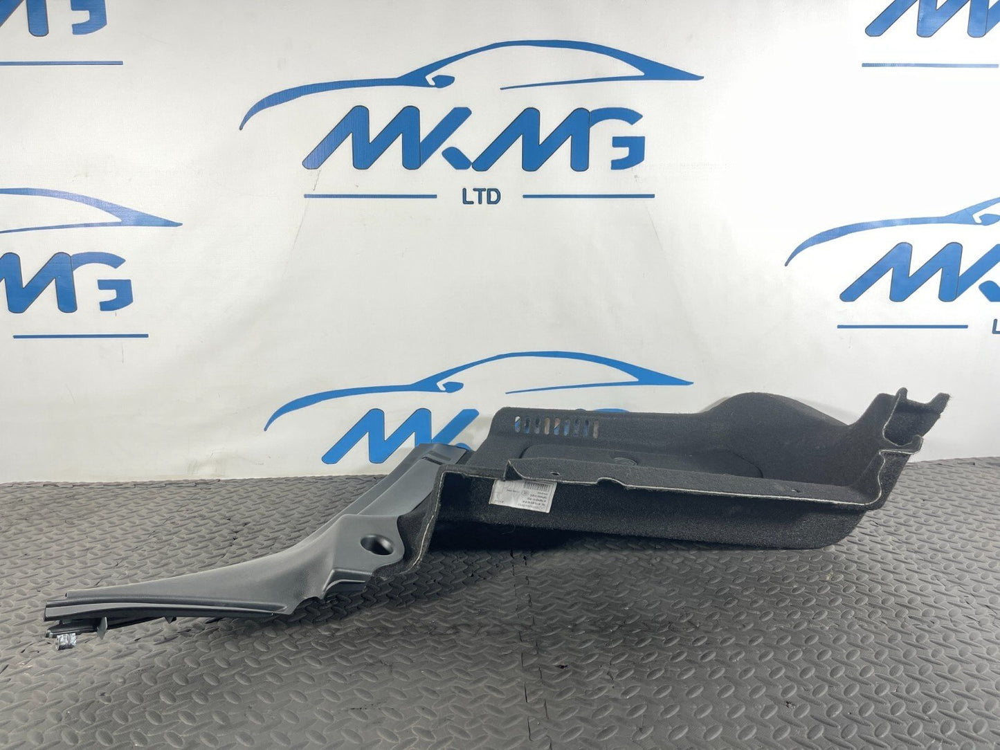 12-18 MERCEDES A-CLASS W176 GENUINE RIGHT DRIVER SIDE BOOT PANEL A1766900141