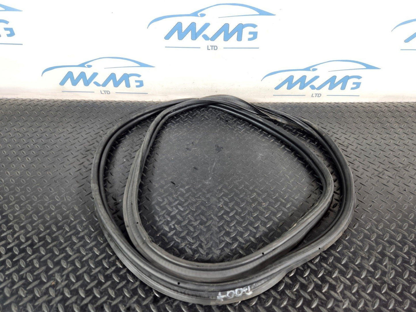 11-19 MERCEDES BENZ ML W166 GENUINE BOOT / TAILGATE RUBBER SEAL A1667400178