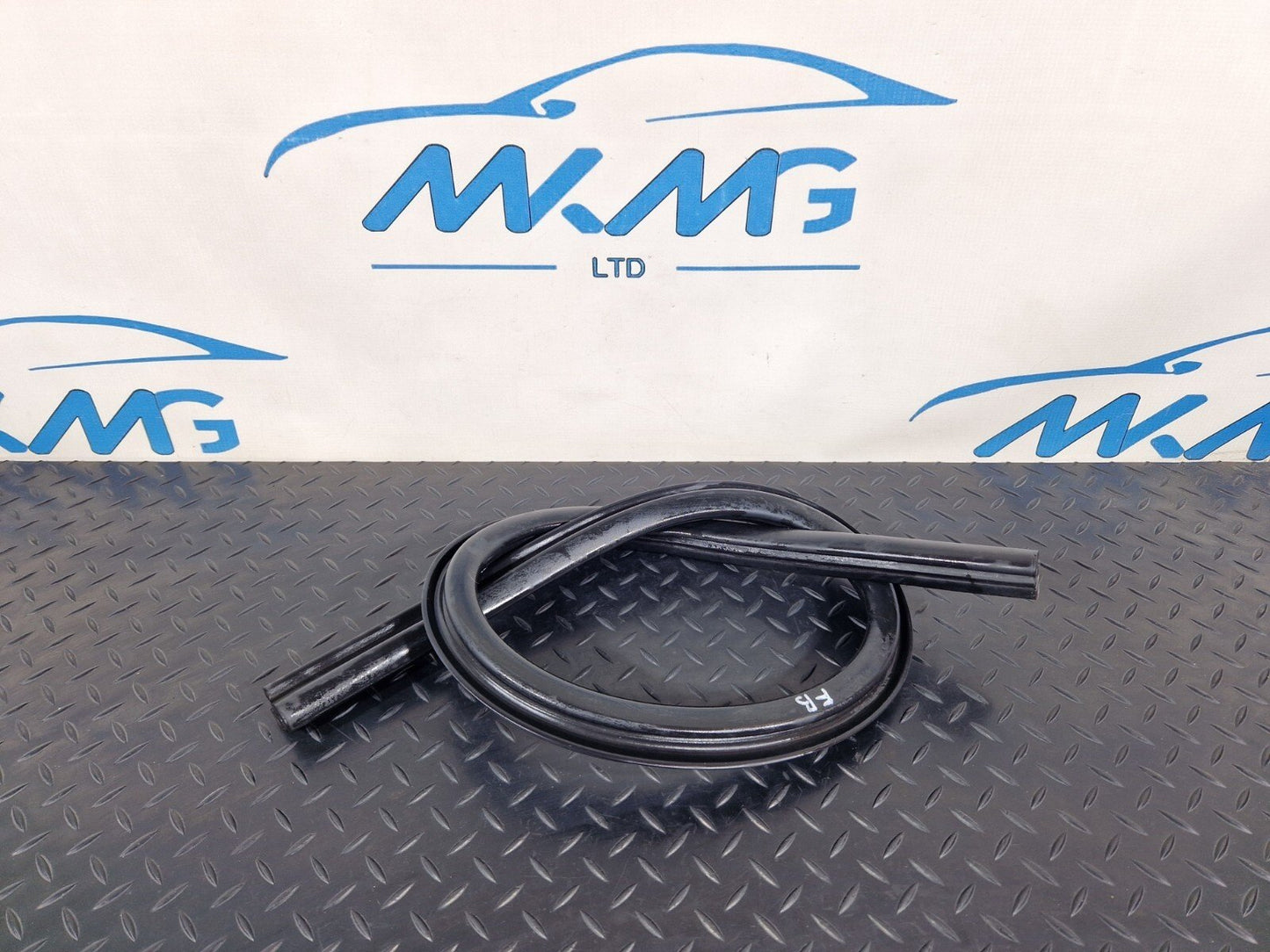 10-18 AUDI A7 4G S-LINE GENUINE ENGINE BAY BONNET RUBBER WEATHER SEAL 4G8823723A