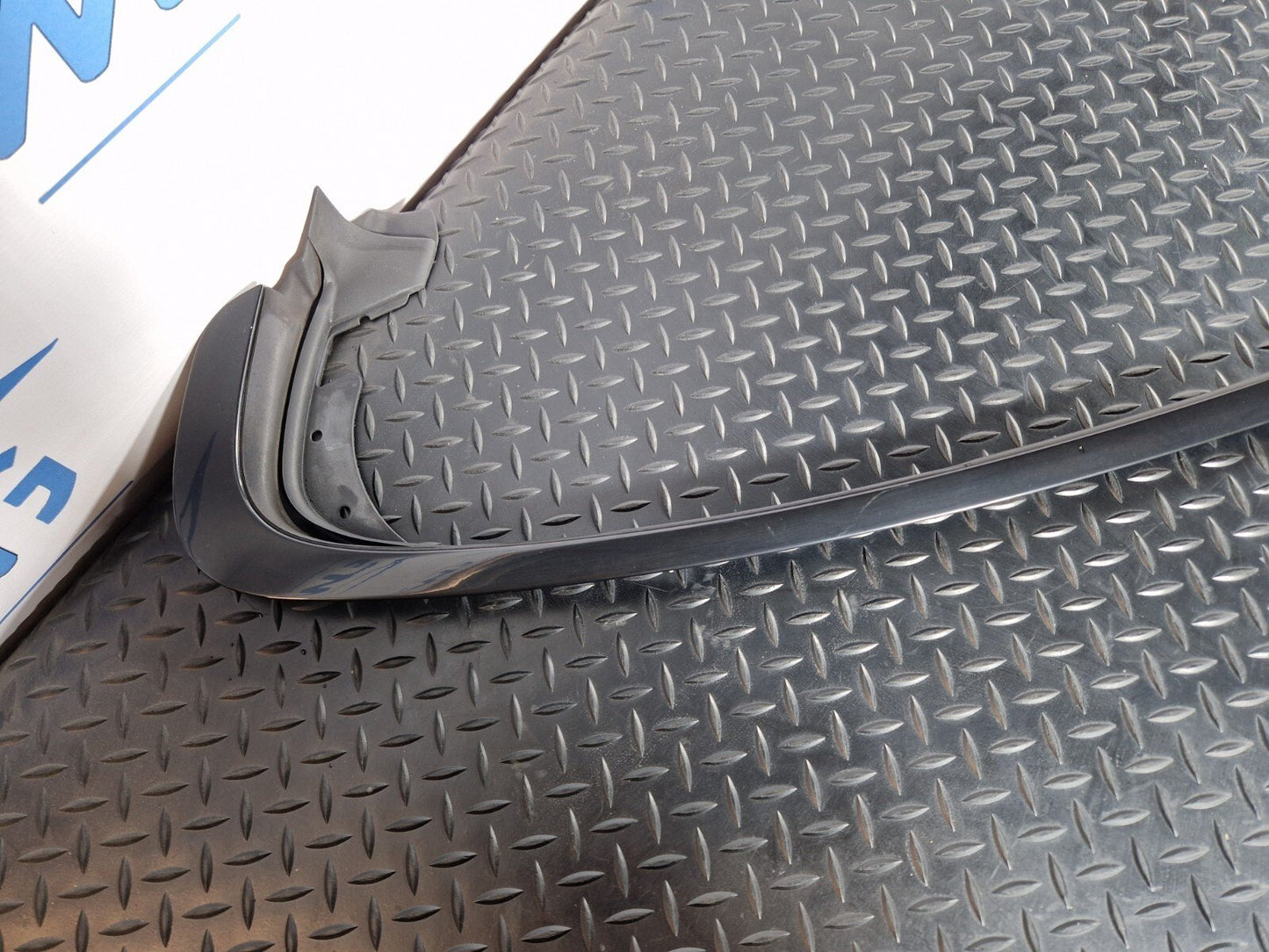 11-18 BMW 6 SERIES F06 LEFT WINDOWS SURROUND TOP UPPER ROOF STRIP 7275303