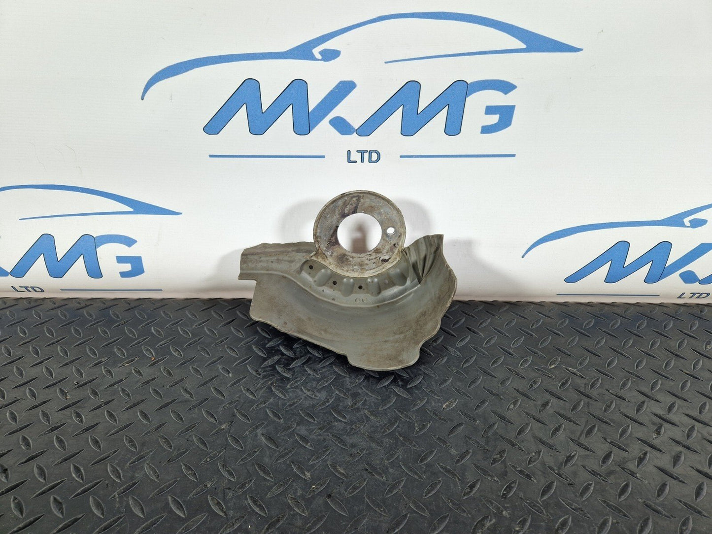 15-18 AUDI A7 4G OEM REAR RIGHT SPRING RUBBER COVER GUARD 8R0511540C