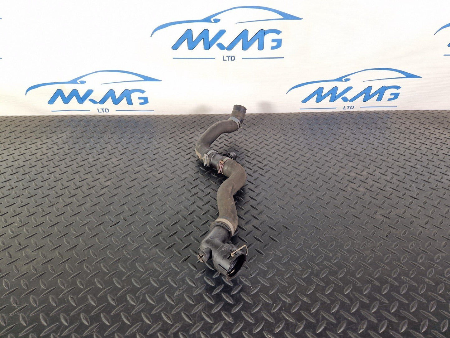 16-19 AUDI A4 B9 S-LINE OEM WATER COOLANT PIPE 8W0121140 8W0122293H