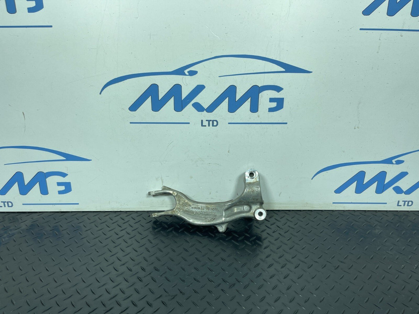 16-19 AUDI A4 B9 FRONT LEFT SIDE SUSPENSION STRUT BRACKET 8W0413037