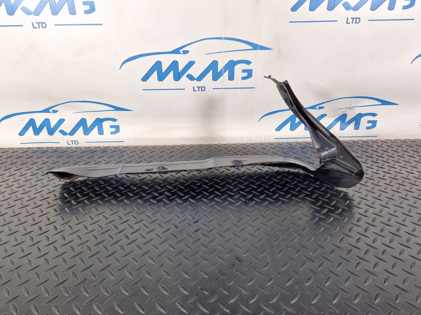 10-18 AUDI A7 4G S-LINE FRONT RIGHT WING FENDER END SEAL PLATE 4G8821112A