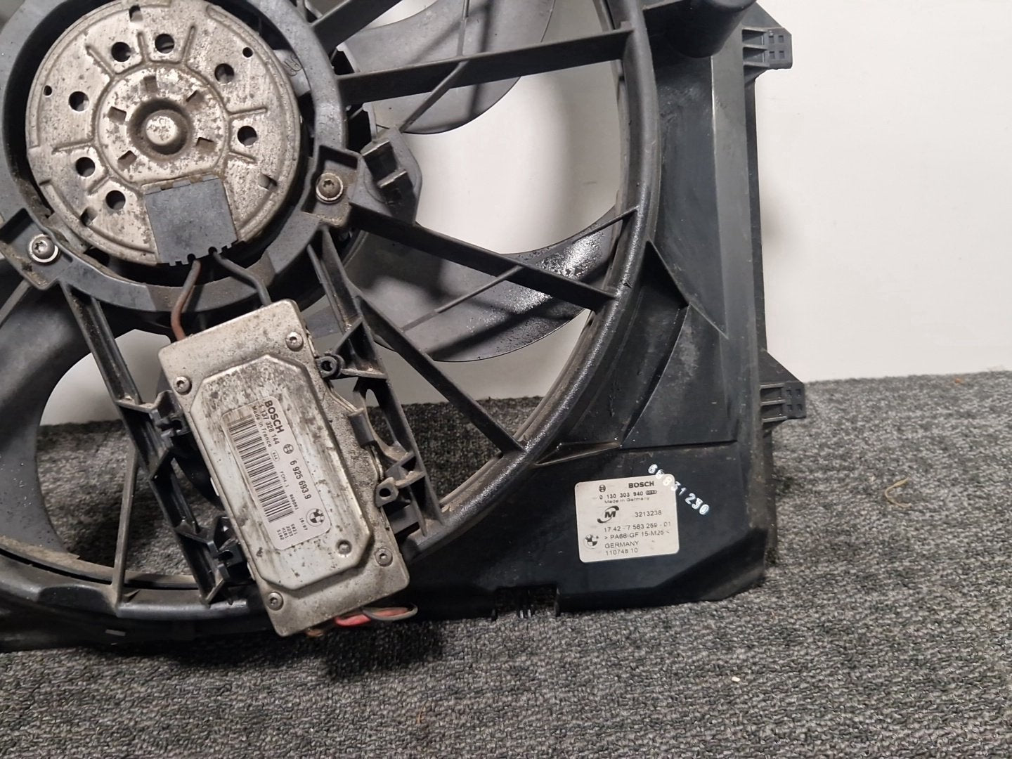 BMW 120i E87 Hatchback Genuine Cooling Radiator Fan 7563259 6925693