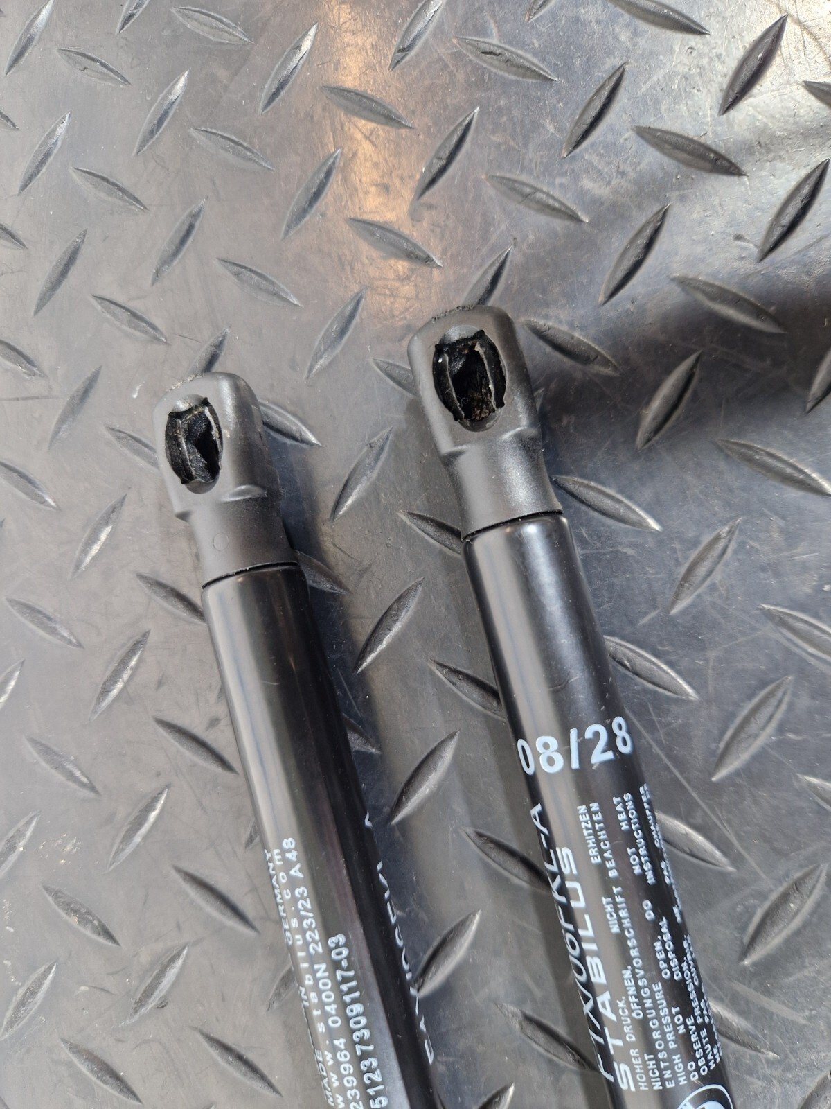 11-18 BMW 6 SERIES F06 RHD BONNET HOOD GAS STRUTS 51237309117