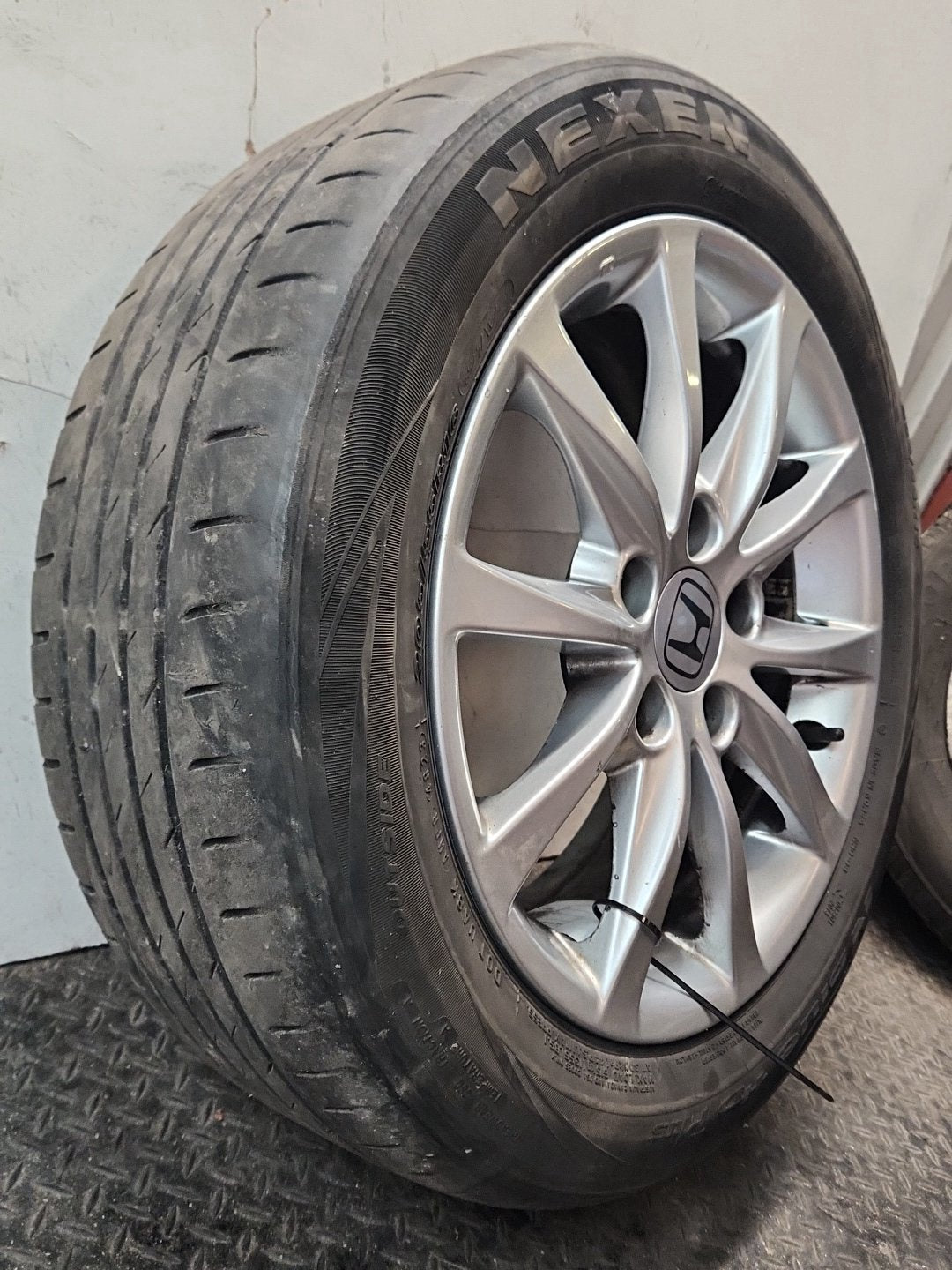 Honda Civic MK9 (FK27) 16" Alloy Wheel with Tyre 205/55/16 16065A