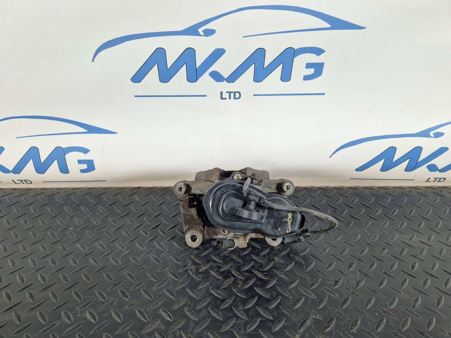16-19 AUDI A4 AVANT B9 S-LINE REAR RIGHT O/S ELECTRIC BRAKE CALIPER 32355763