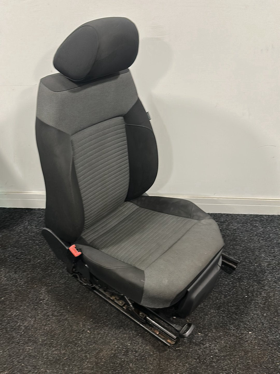 Volkswagen Polo 6R - MK5 Hatchback Genuine Front Left N/S Passenger Seat