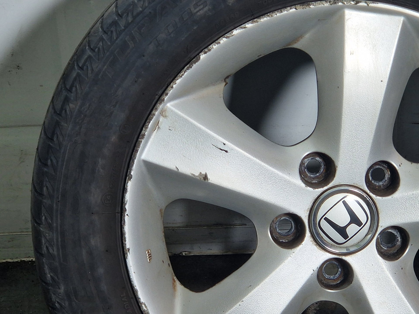 Honda FR-V MK1 16" Alloy Wheel with Tyre 6mm 205/55/16