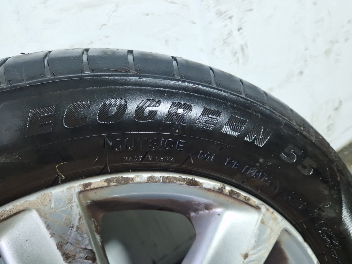 Volkswagen Polo MK5 (6R) 15" Alloy Wheel with Tyre 185/60/15 6mm