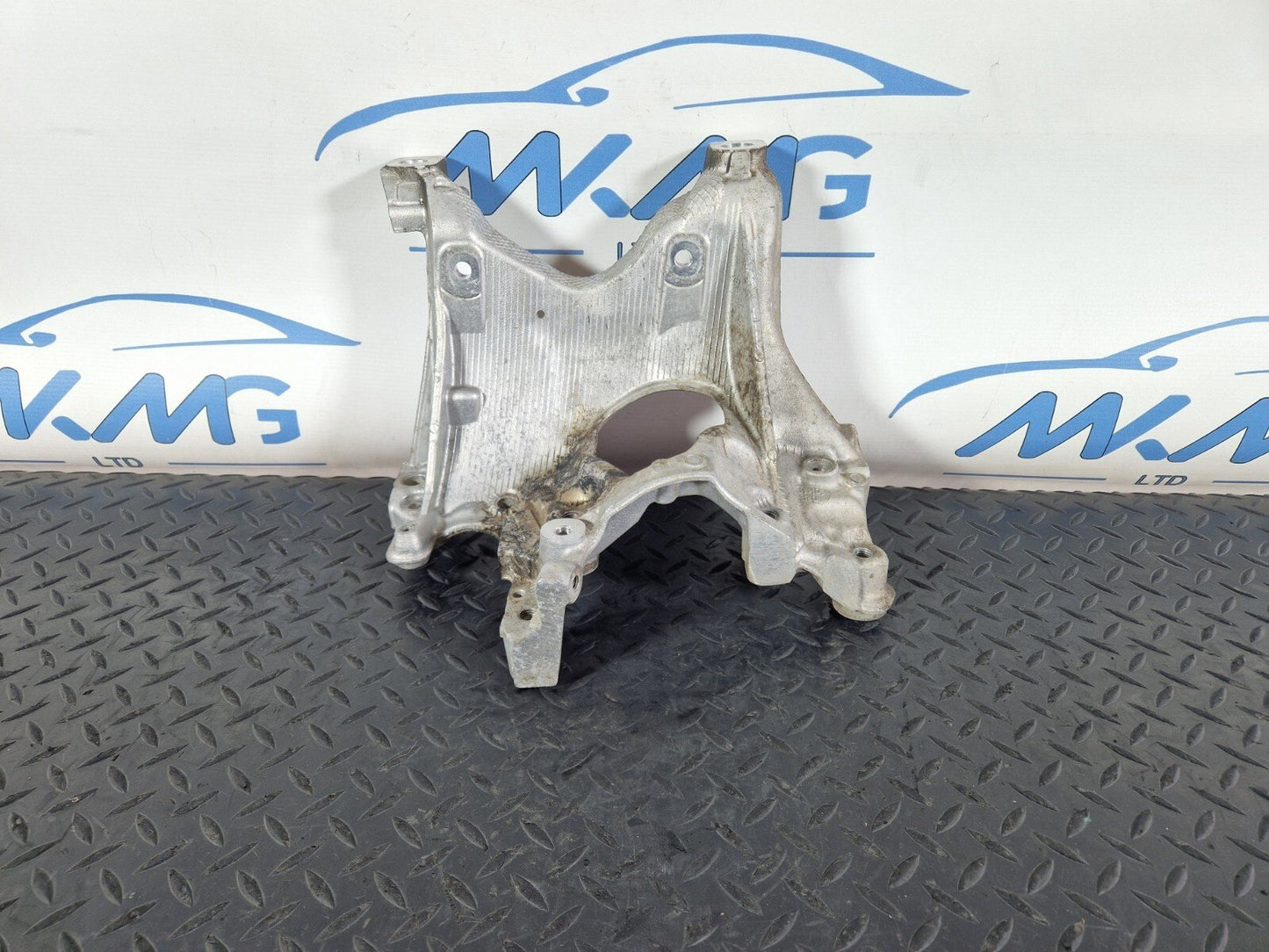 16-19 AUDI A4 B9 GENUINE OEM FRONT RIGHT SIDE SUBFRAME BRACKET MOUNT 8W0399296E