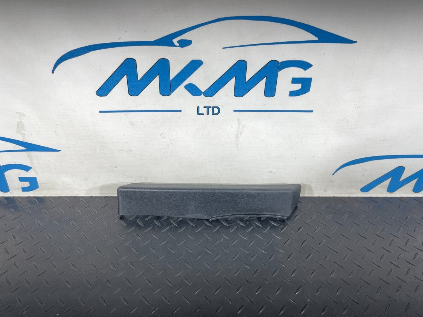 2019-ON  LAND ROVER DISCOVERY L550 INTERIOR PART RIGHT SIDE LK72043C26A