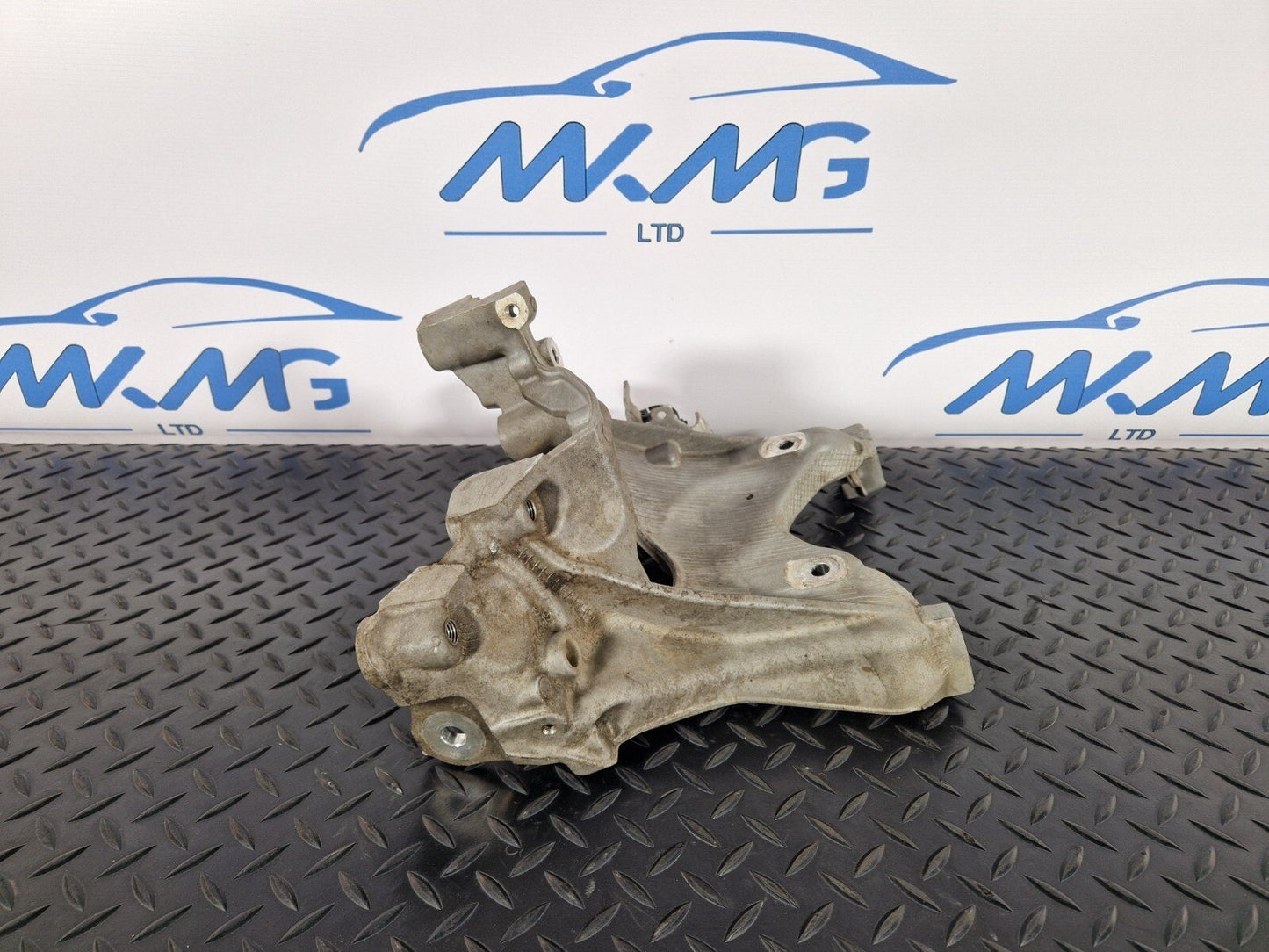 16-19 AUDI A4 B9 FRONT RIGHT O/S/F GENUINE SUBFRAME BRACKET 8W0399296E