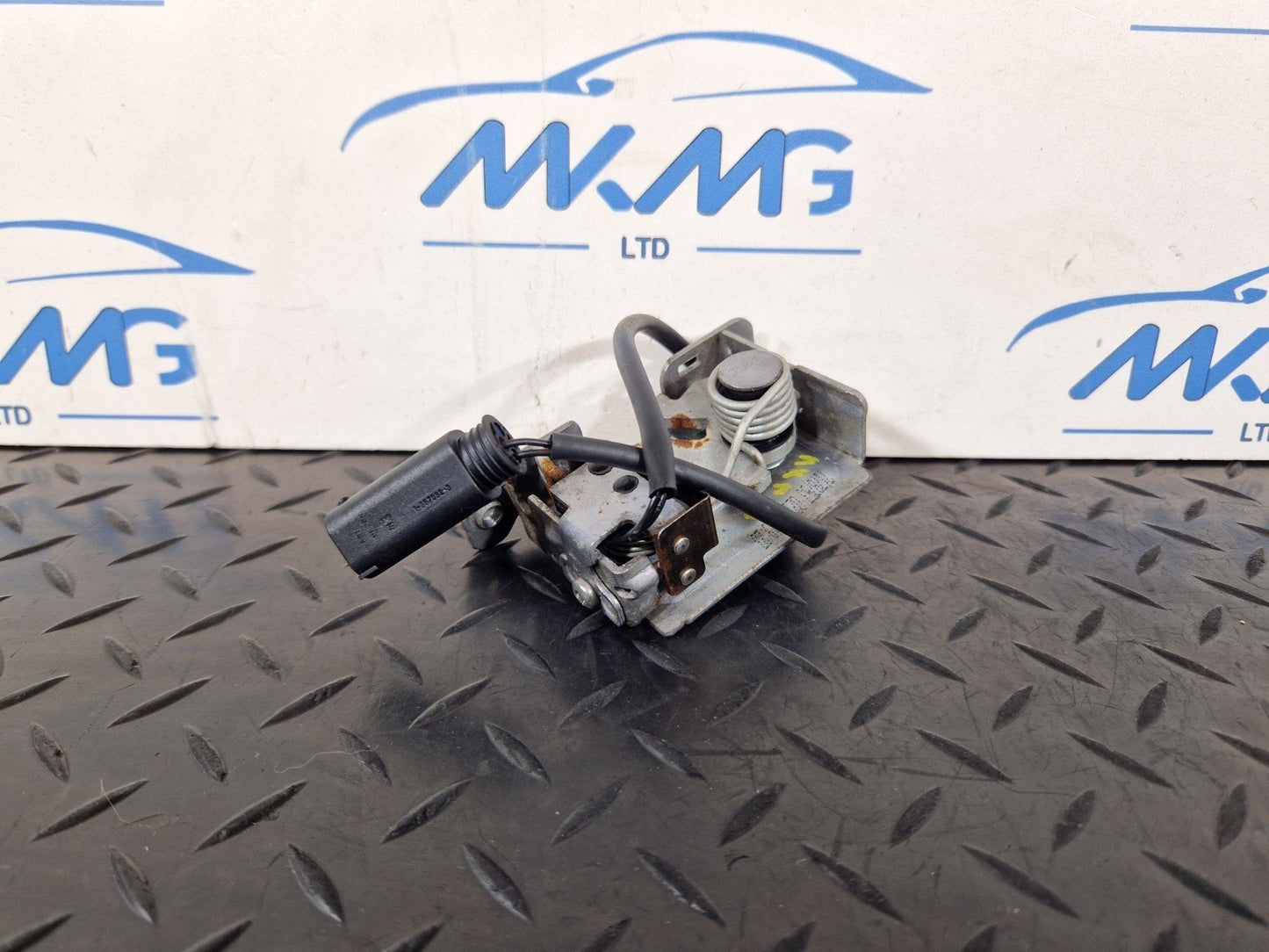10-13 BMW X5 E70 LCI GENUINE BONNET HOOD LOCK MECHANISM 7178753