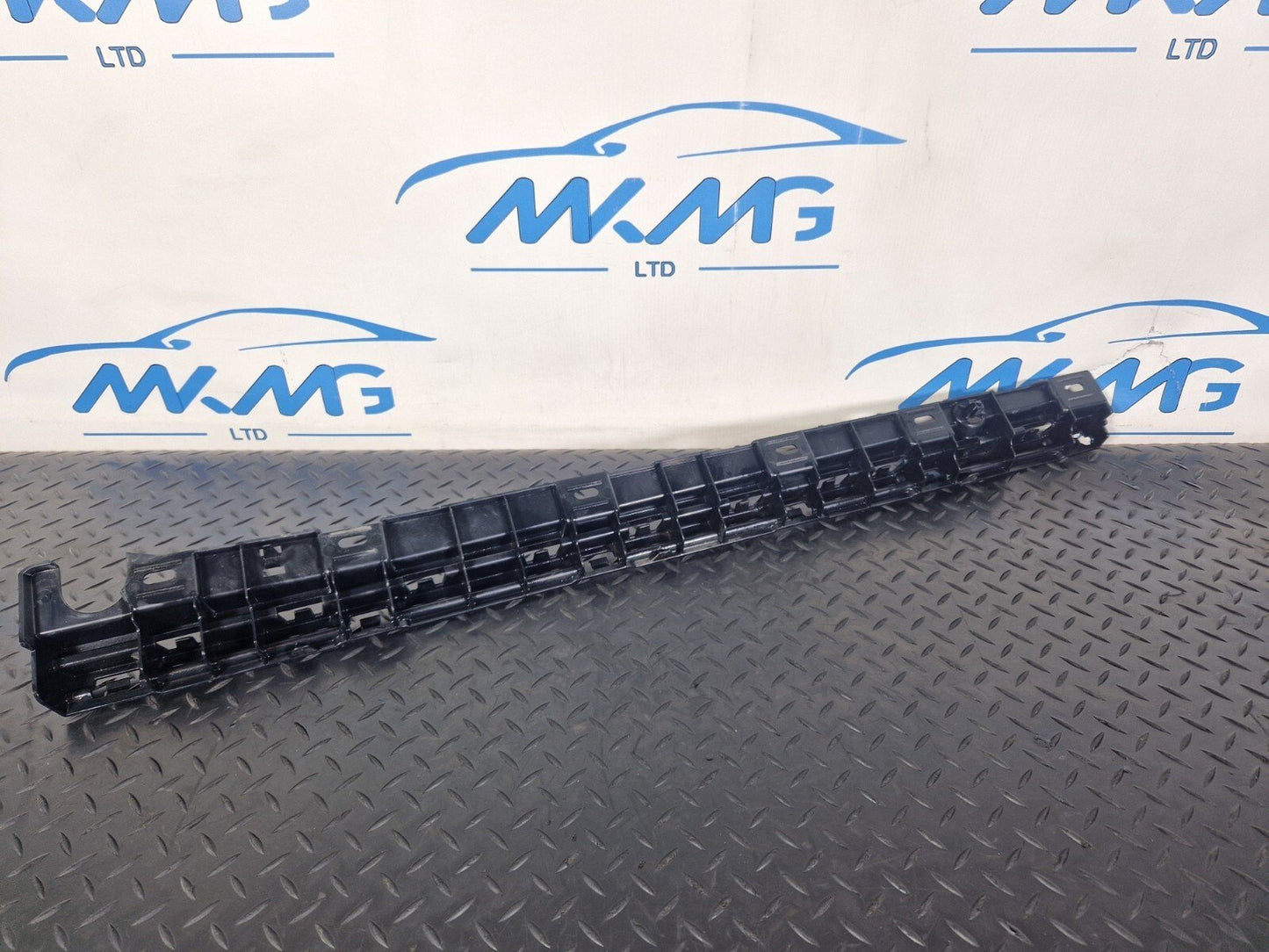 11-18 BMW 6 SERIES F06 SIDESKIRT BRACKET FRONT DRIVER RIGHT SIDE 7276348