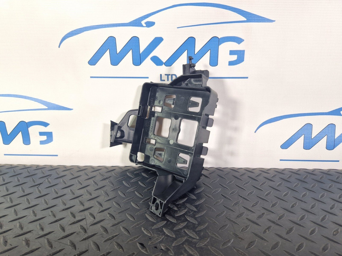 16-19 AUDI A4 B9 GENUINE OEM COMFORT CONTROL MODULE BRACKET HOLDER 8W0907368