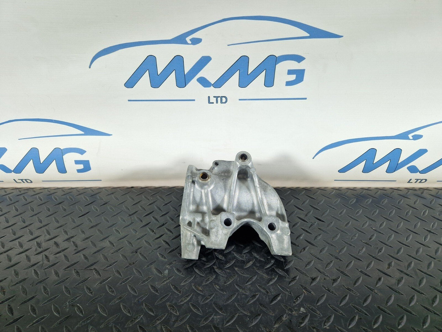 19-ON MERCEDES BENZ A CLASS W177 ENGINE BEARING BRACKET SUPPORT A6542200031