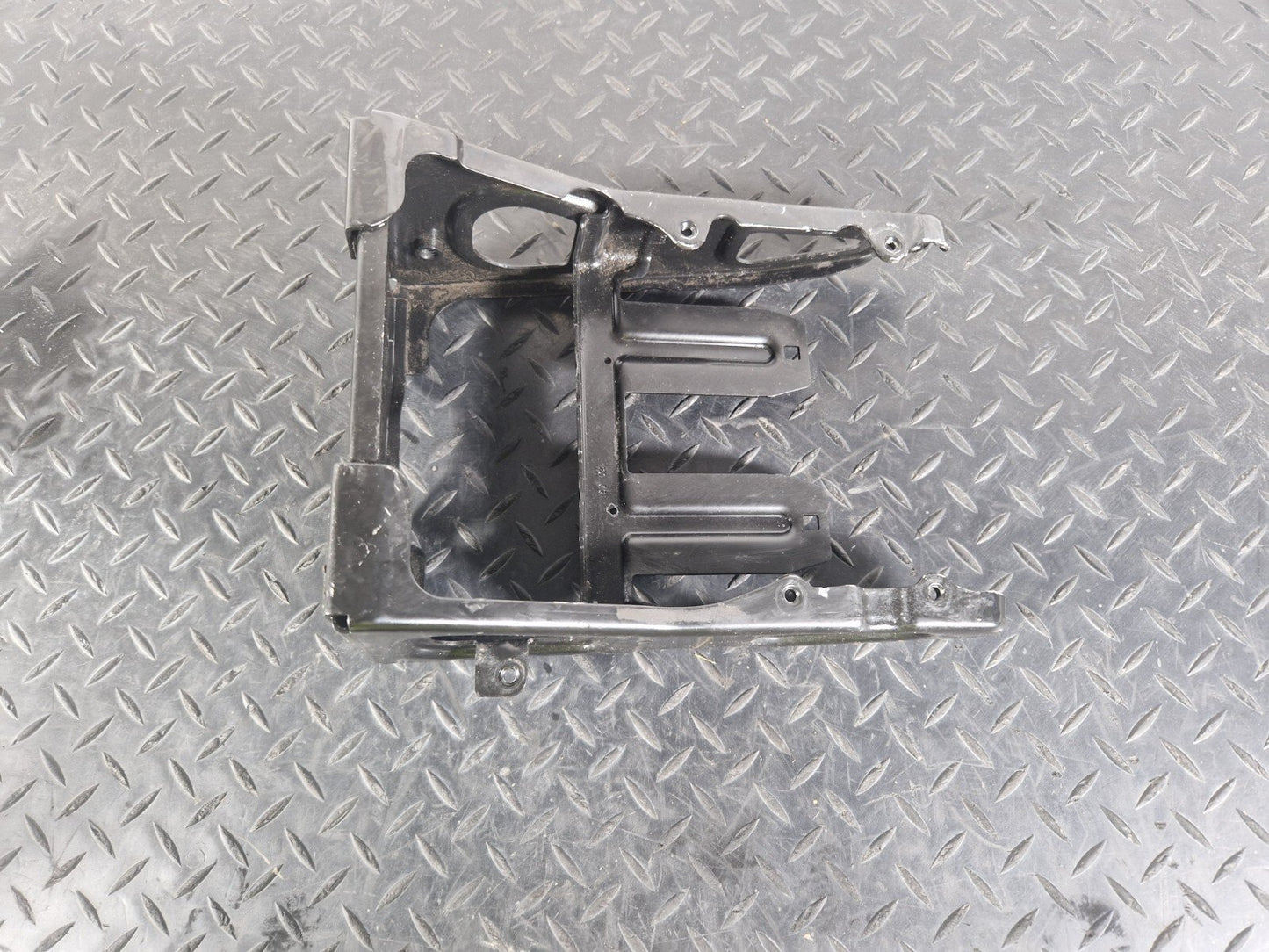 19-ON MERCEDES BENZ A CLA C118 W177 ENGINE BAY SUPPORT BRACKET A2475452601
