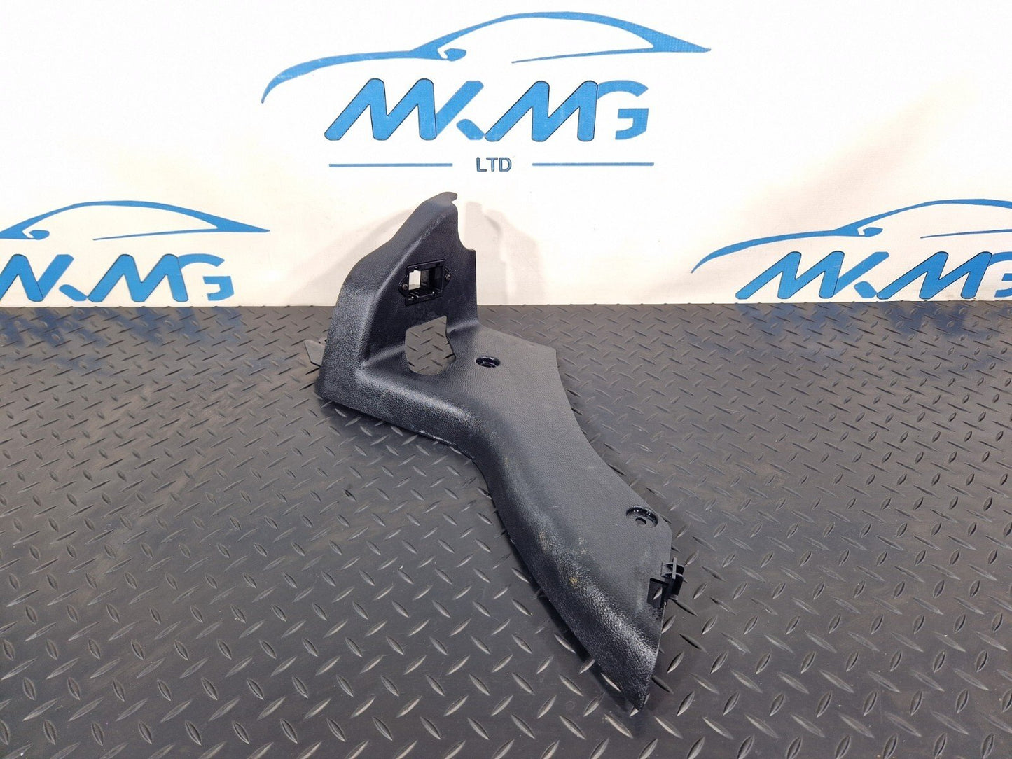 18-ON MERCEDES SPRINTER W907 W910 LEFT DOOR SILL TRIM MOLDING FRONT A9106880000