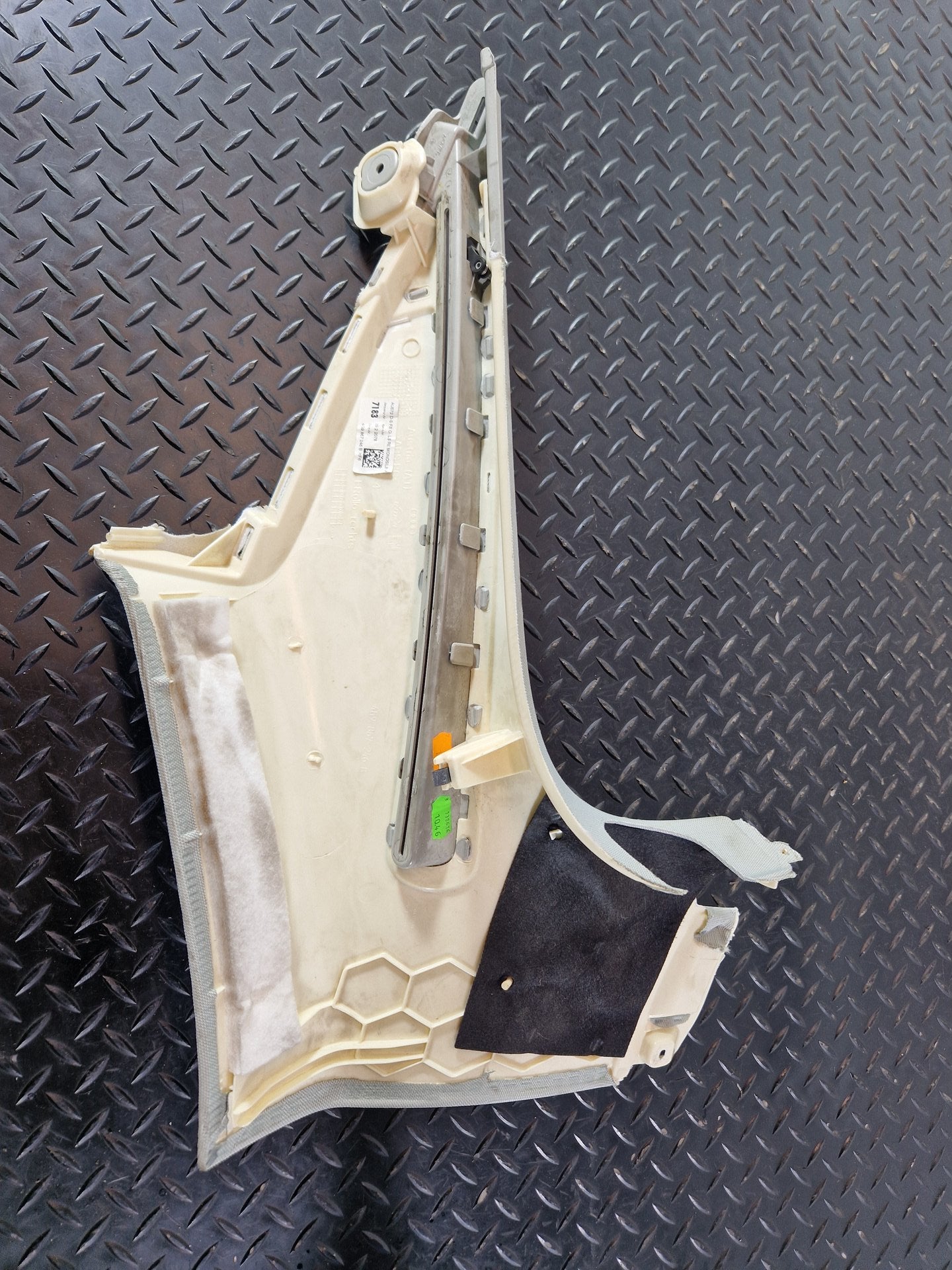 Audi A6 Allroad C7 GENUINE RIGHT UPPER D PILLAR TRIM 4G9867246B