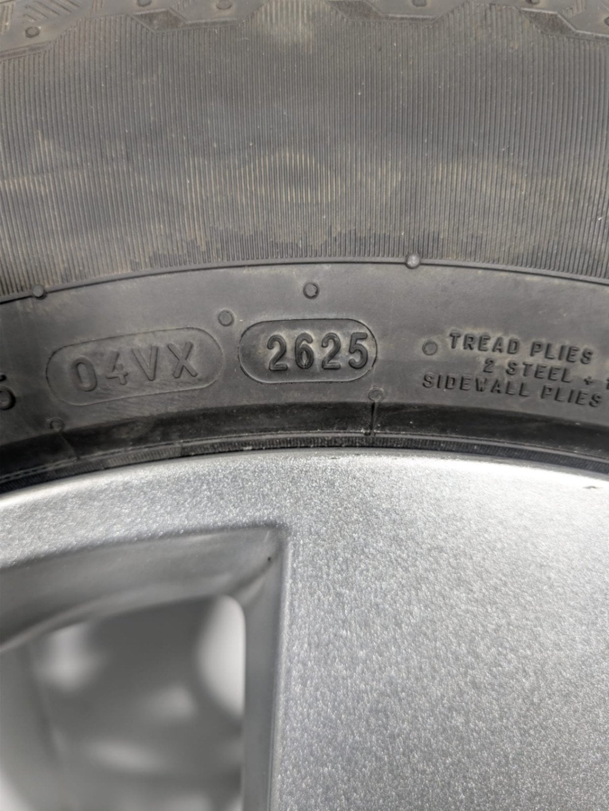 Land Rover Defender L663 OEM 20" Alloy Wheel with Tyre 7mm 255/60/20 L8B21007GB