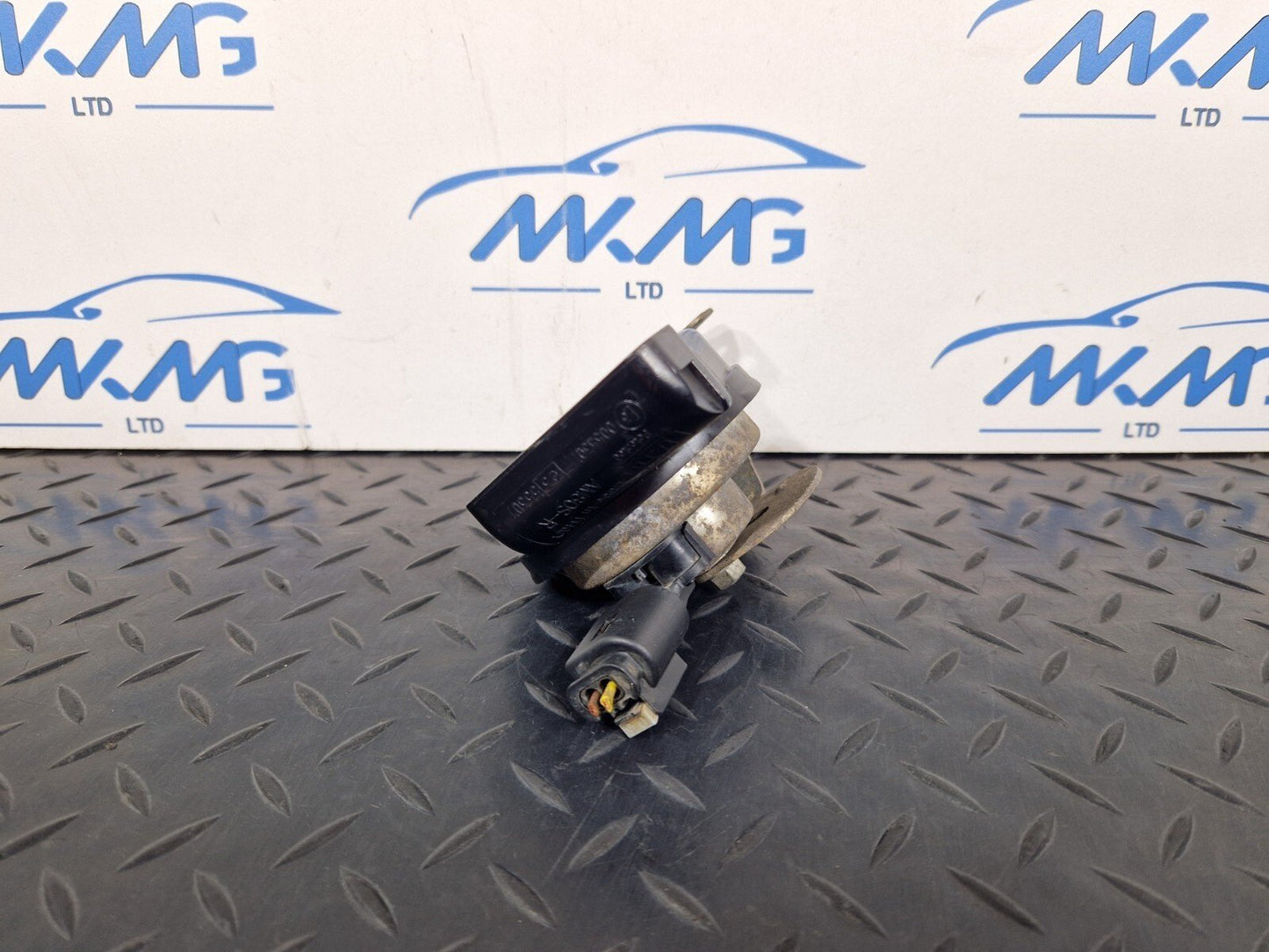 14-21 MERCEDES BENZ C200d W205 OEM HIGH LOW TONE PITCH HORN A2055420820
