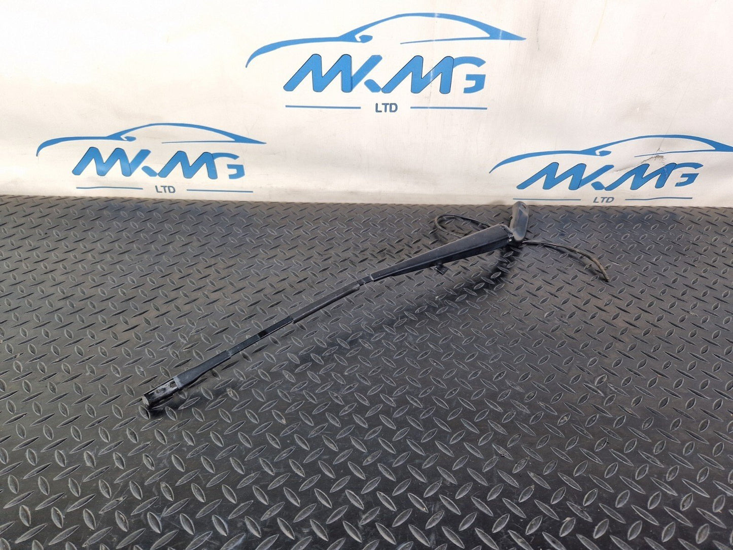 18-ON MERCEDES BENZ SPRINTER W907 WIPER ARM LEFT SIDE N/S A9108203500
