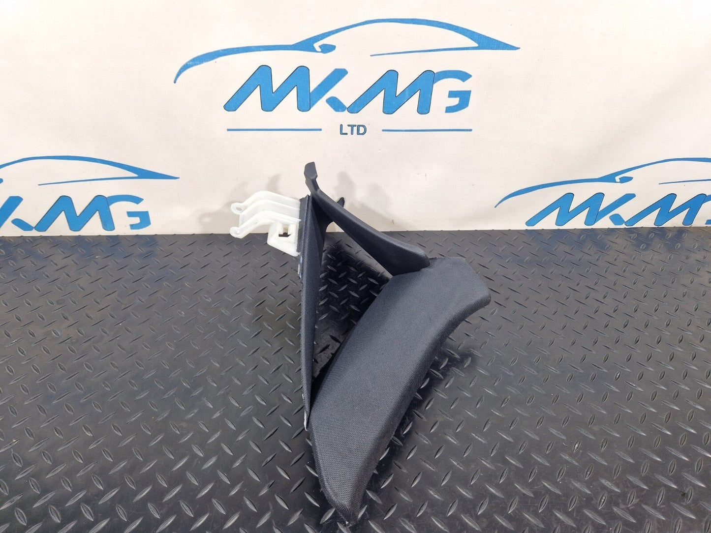 16-19 AUDI A4 B9 S-LINE GENUINE REAR RIGHT OSR C-PILLAR TRIM 8W5867288