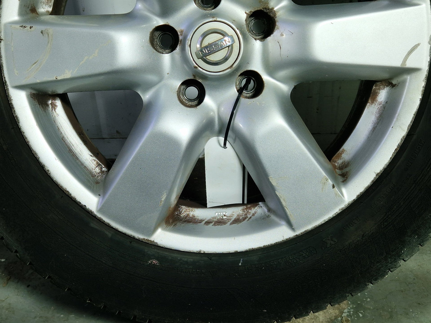 Nissan X-Trail MK2 (T31) 17" Alloy Wheel with Tyre 215/60/17 ~4mm