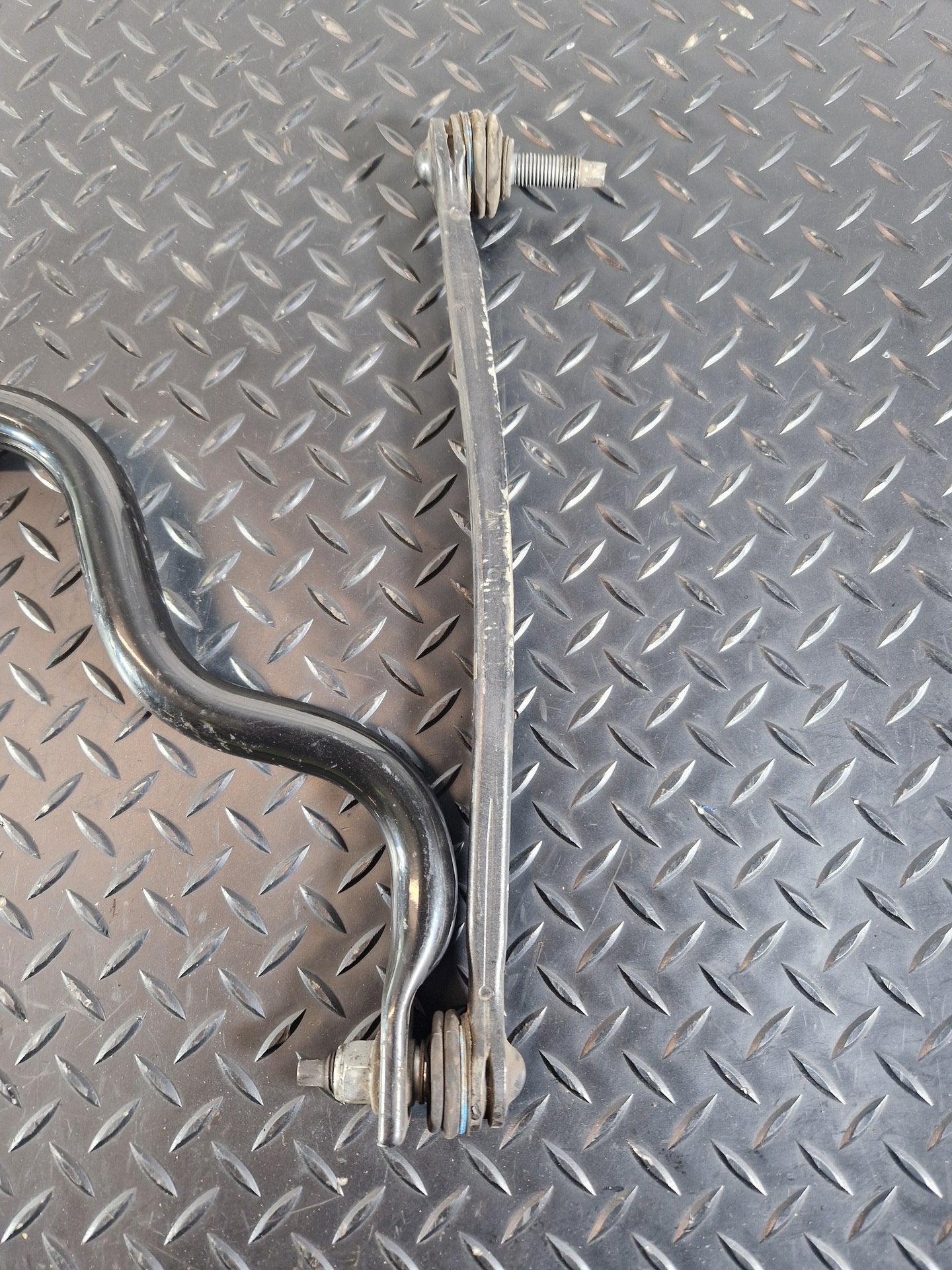 2019 Mercedes-Benz B200d B-Class W247 SUV Rear Sway Bar A2473200511 A2473204200