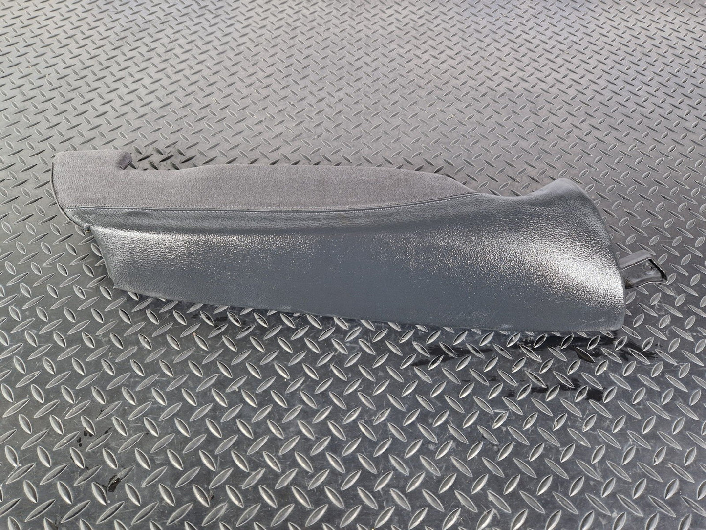 15-18 AUDI A7 4G OEM REAR SEAT CORNER LEATHER TRIM O/S 2300047R