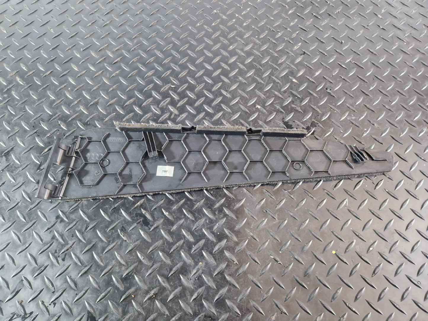 10-15 AUDI Q7 4L DRIVERS RIGHT FRONT SEAT SIDE LOWER PANEL TRIM 4L0881472