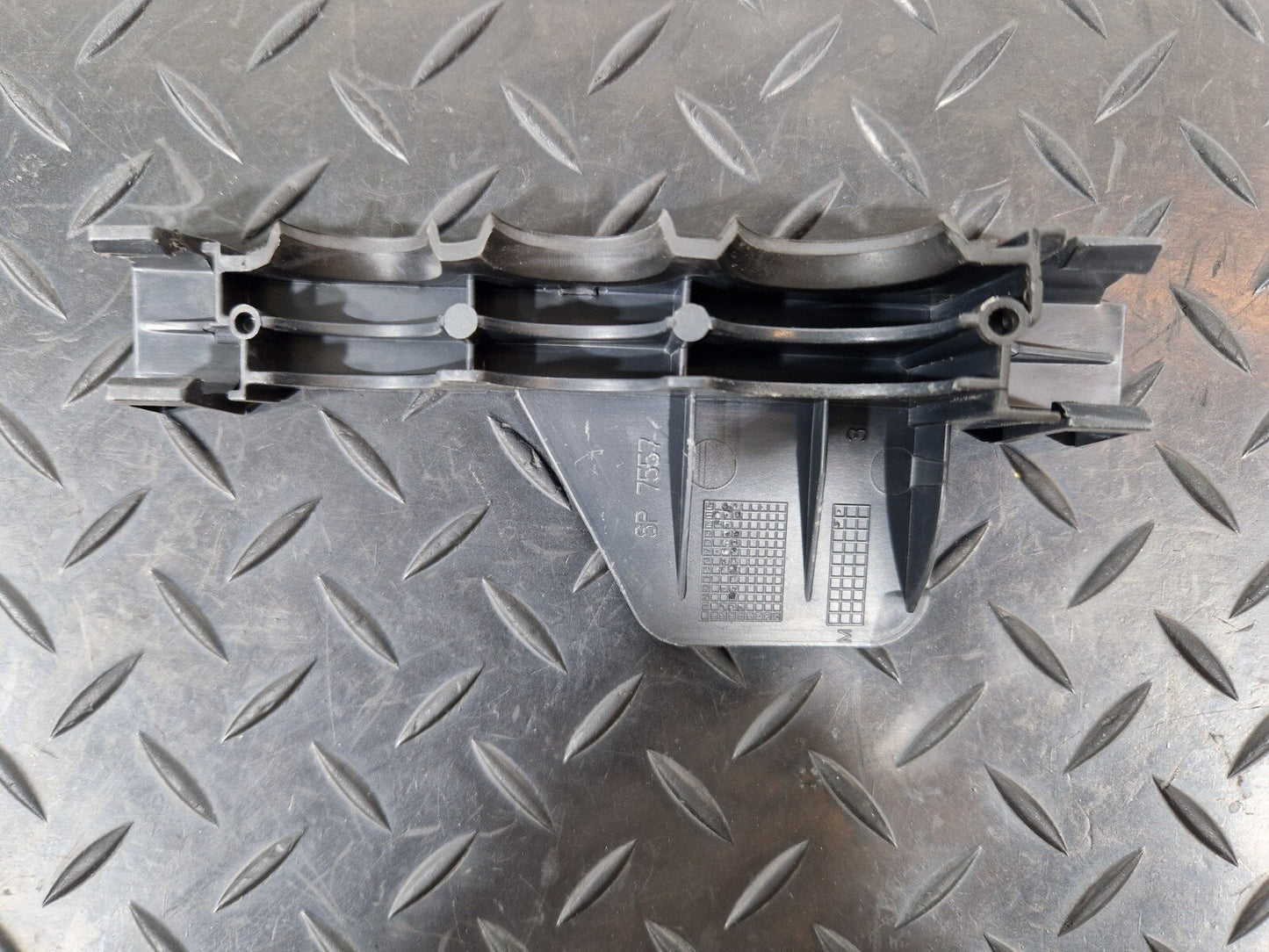 14-21 MERCEDES BENZ C220 W205 TOP LEFT AIR DUCT SEALING A2058317900