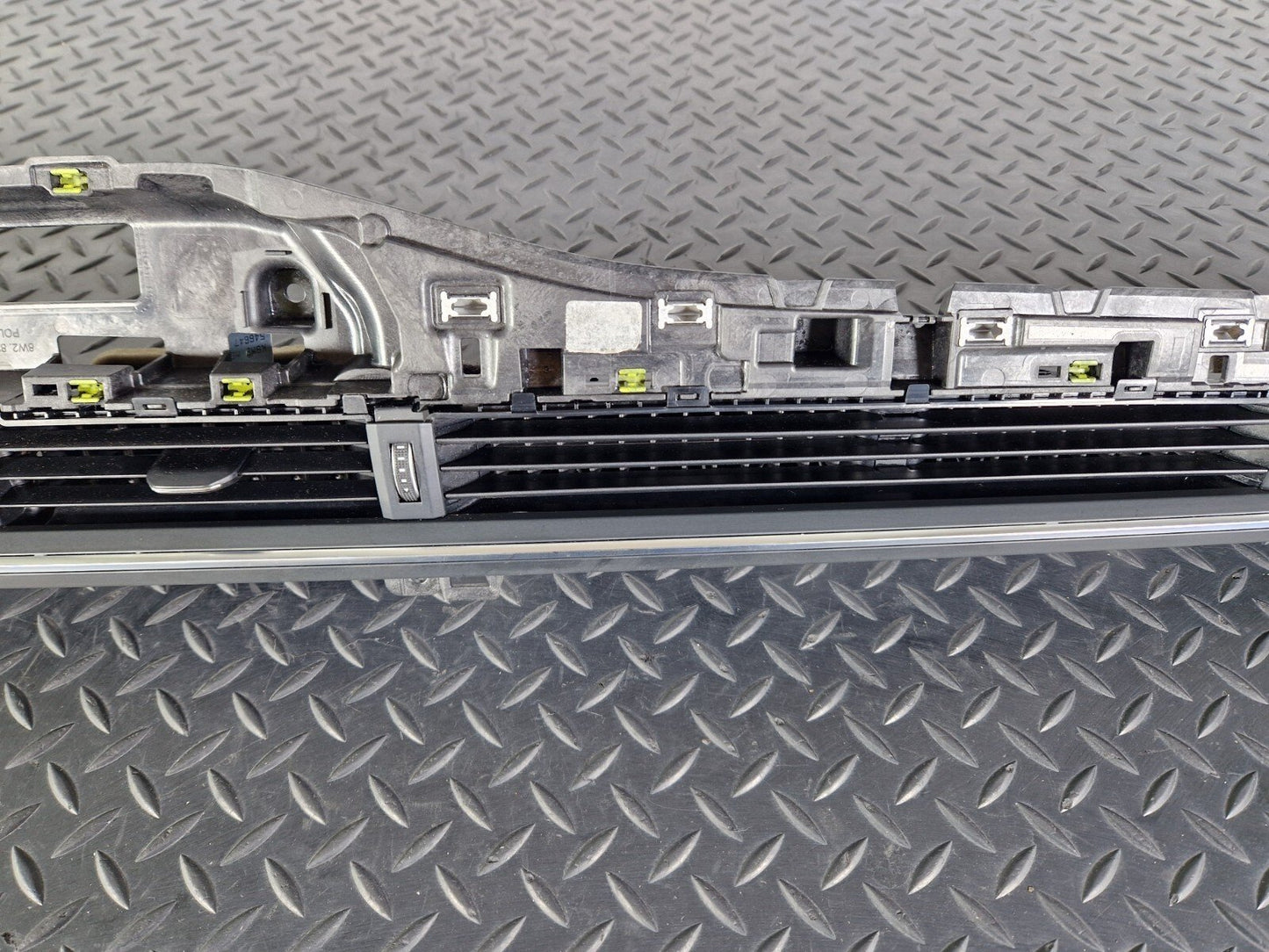 16-19 AUDI A4 B9 S-LINE GENUINE DASHBOARD AIR VENTS 8W2820901C/8W0971659B