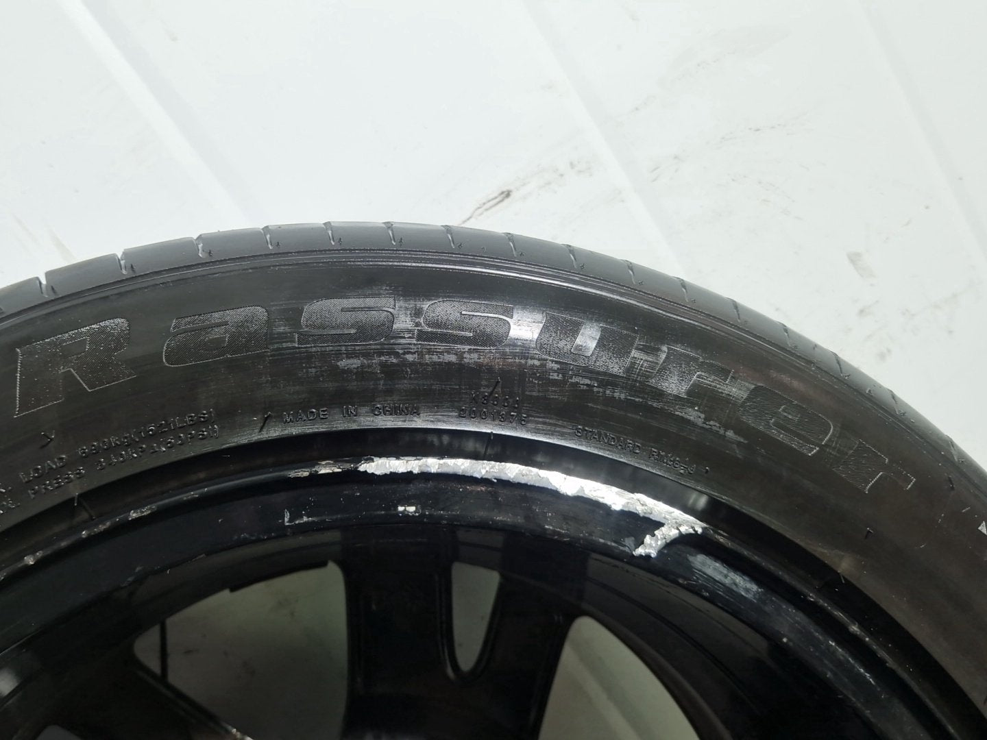 Citroen C4 Picasso MK2 17" Alloy Wheel with Tyre ~5mm 205/55/17 9813863177