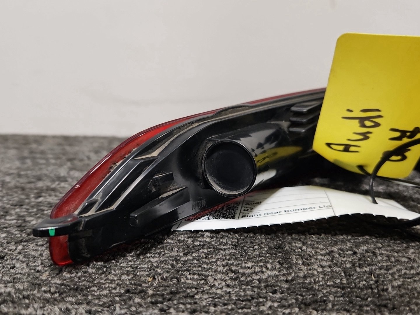 Audi Q7 4M Right O/S Rear Bumper Light Reflector Lamp Lens 4M0945096