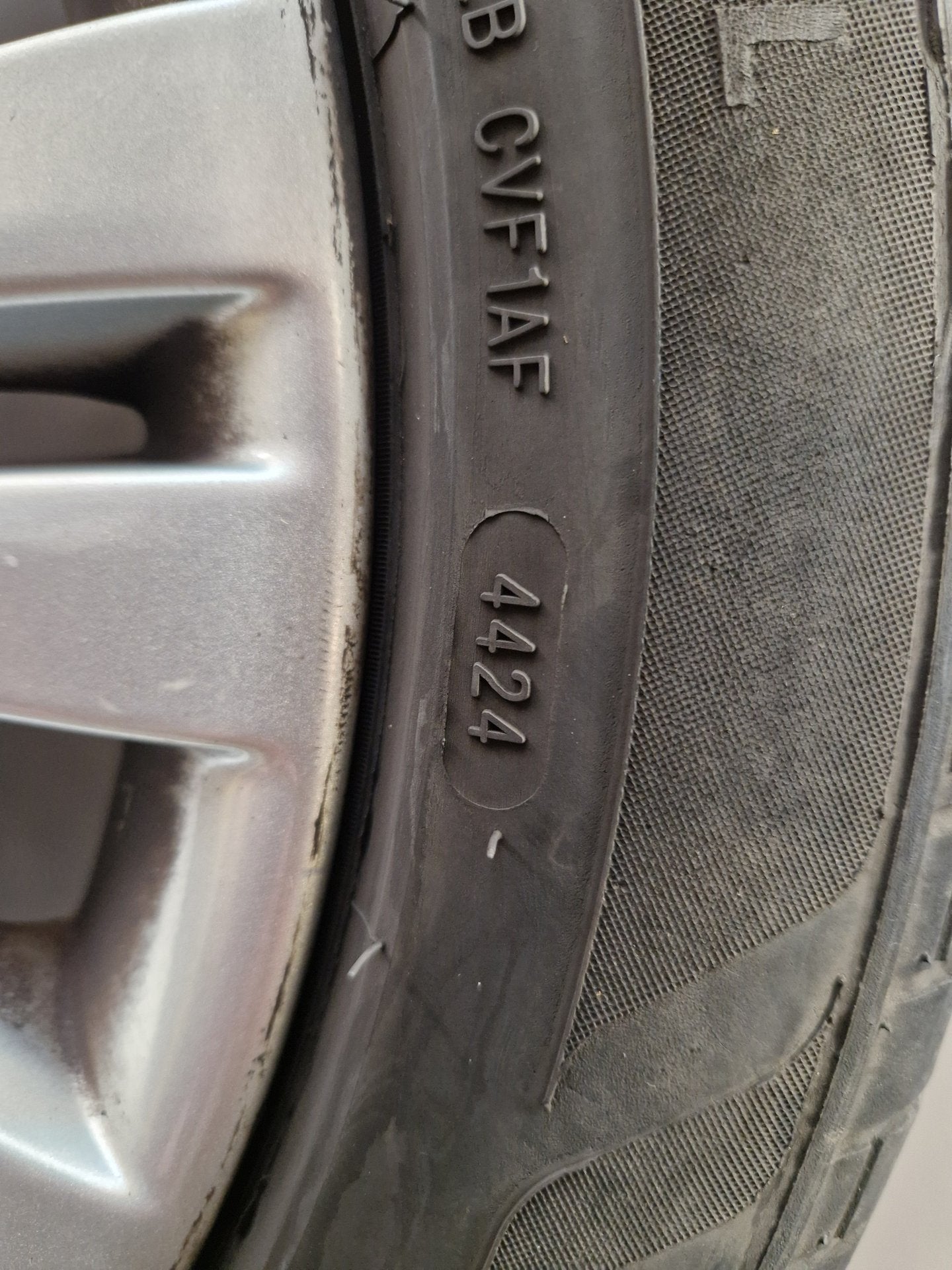 Vauxhall Astra MK6 (J) (A3400) 17" Alloy Wheel with Tyre 215/50/17 ~4mm